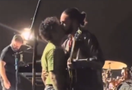 Governo da Malásia cancela festival de música após beijo gay da banda The 1975