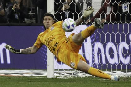 Cássio defende pênalti pelo Corinthians