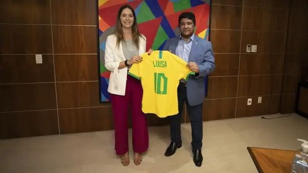 Luísa Rosa com Ednaldo Rodrigues à época de sua contratação
