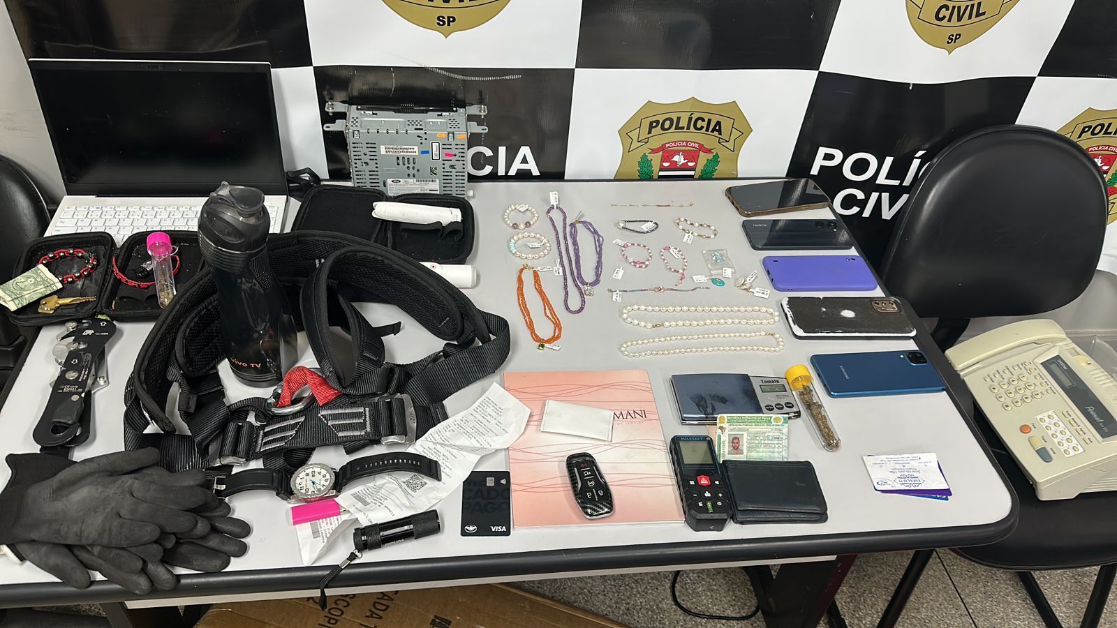 Equipamentos usados pela quadrilha especializada em invadir joalherias
