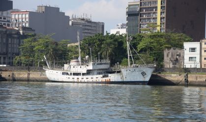 Navio que fez primeira expedição à Antártida será desmontado por representar "risco ambiental"