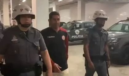 Preparador físico do Universitario é detido por racismo após jogo com Corinthians; veja