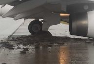 Avião da Latam derrapa em pouso, sai da pista e fecha aeroporto em Florianópolis; veja vídeo