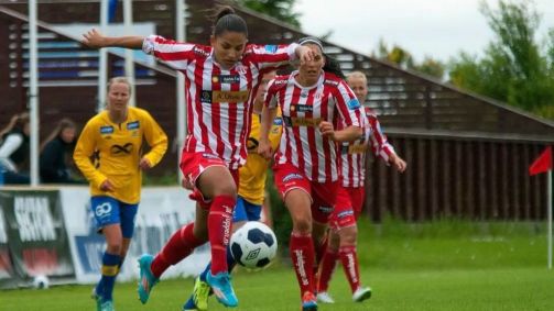Debinha atuando pelo Avaldsnes, da Noruega