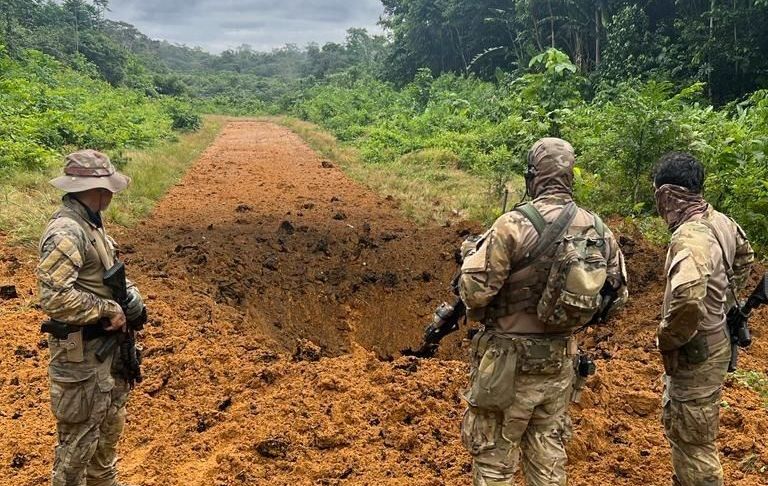 Forças Armadas destroem pista de pouso clandestina em Terra Yanomami