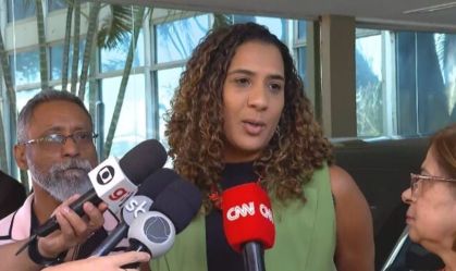 “Ninguém cometeria um crime daquele sem ter sido muito bem pago”, diz ministra sobre morte da irmã, Marielle