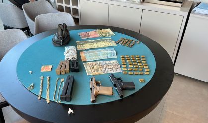 Armas e dinheiro foram apreendidos em operação da PF