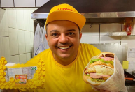 Você conseguiria? Lanchonete em MG viraliza com desafio de comer lanche de 1,5kg
