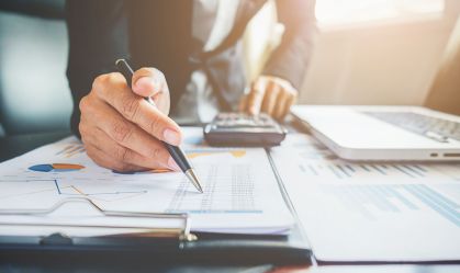 Confiança empresarial sobe para 94,8 pontos em maio, afirma FGV
