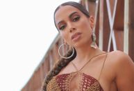 Anitta dá bronca em fã que supostamente cobrava fotos com ela; veja o vídeo