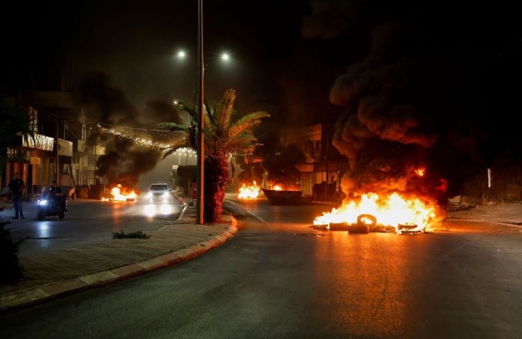 Ataques contra o campo de refugiados começaram ainda à noite / Raneen Sawafta/Reuters