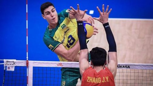 Felipe Roque, da Seleção Brasileira, em acão contra a China