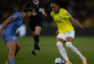 Brasil perde para a França e disputa vaga nas oitavas com a Jamaica