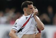 Toca nele! Calleri marca duas vezes em goleada do São Paulo contra o Santos; Pato deixa o dele