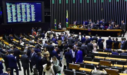 PL de Bolsonaro deu 20 votos favoráveis à reforma tributária; veja como votou cada partido