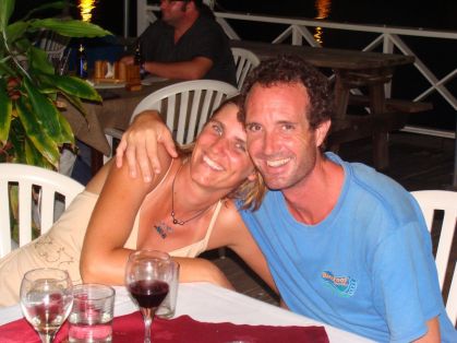 Liesbet e Mark - fotografados aqui vários anos depois em Granada - se aproximaram