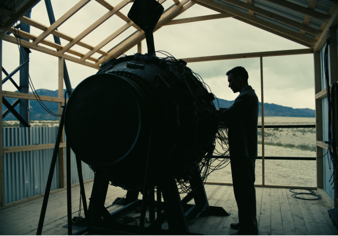 Cillian Murphy como o pai da bomba atômica em "Oppenheimer" / Divulgação/Universal Pictures