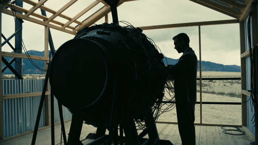 Cillian Murphy como o pai da bomba atômica em "Oppenheimer" / Divulgação/Universal Pictures