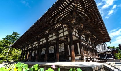 Polícia do Japão questiona canadense que teria esculpido seu nome em templo histórico de 1.200 anos