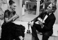 Fotógrafo revela bastidores de fotos icônicas de Joaquin Phoenix, Cate Blanchett e outros astros; veja imagens