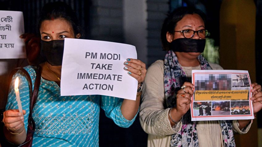 Manifestantes protestam contra agressões ocorridas em Manipur / Biju Boro/AFP via Getty Images
