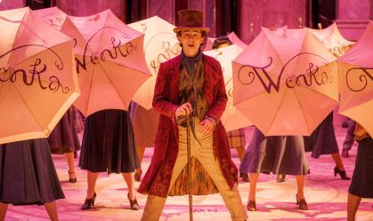 Timothée Chalamet é o jovem Willy Wonka em novo trailer com Hugh Grant e Olivia Colman; assista