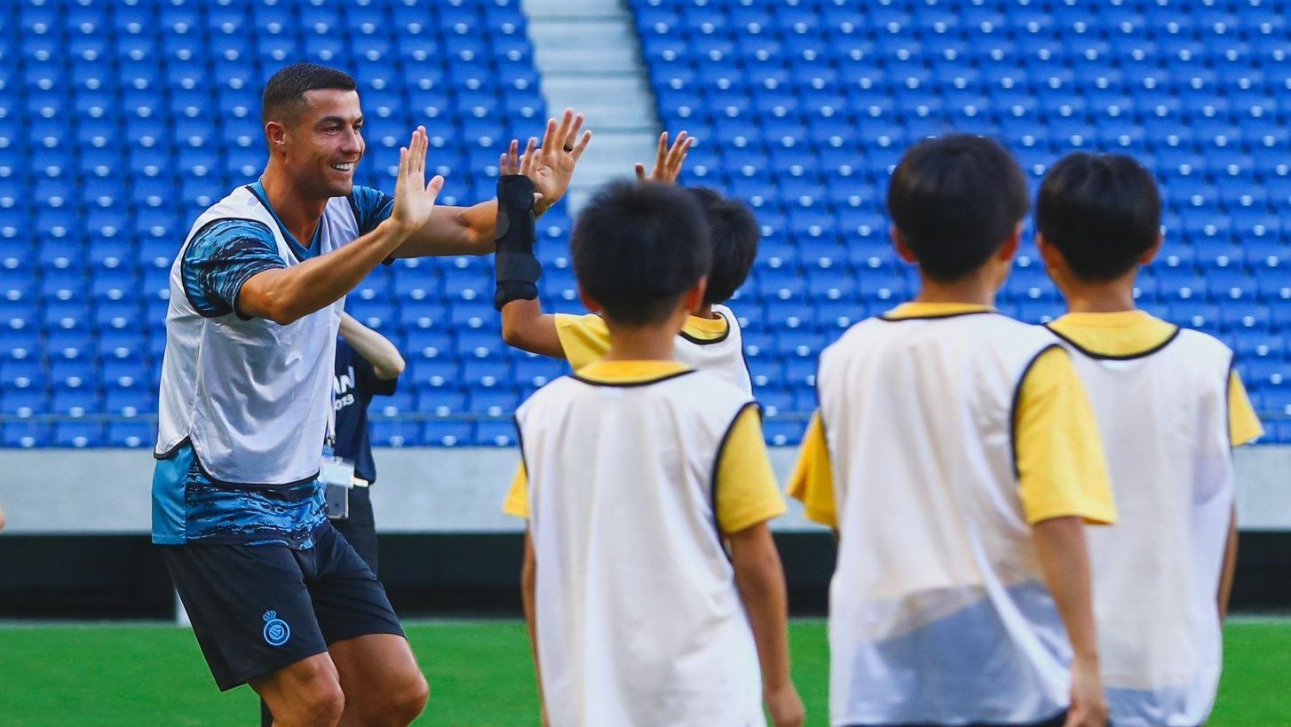 cristiano ronaldo crianças japao