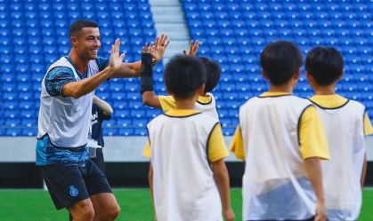 cristiano ronaldo crianças japao