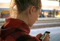 Os jovens estão se informando principalmente pelo TikTok, diz pesquisa