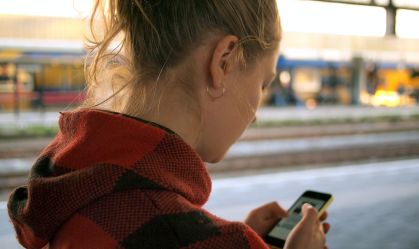 Os jovens estão se informando principalmente pelo TikTok, diz pesquisa