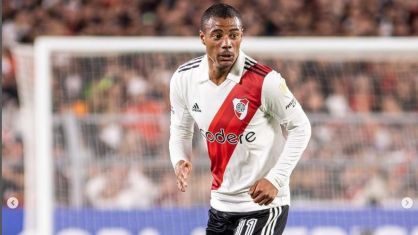 De la Cruz joga uma partida do campeonato argentino