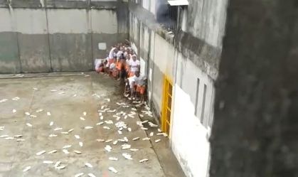 Presos agridem agentes penitenciários durante rebelião no Ceará; veja vídeo