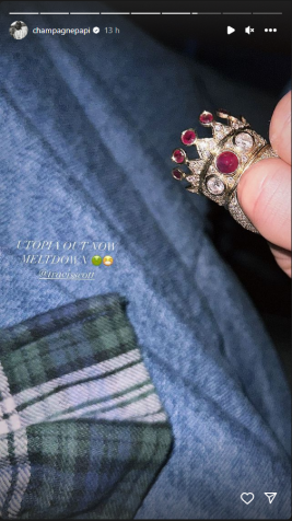 Cantor Drake posta stories com o anel desenhado por Tupac Shakur. / Reprodução/ Instagram