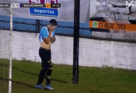 Expulso por fazer xixi! Na Argentina, jogador recebe cartão vermelho inusitado