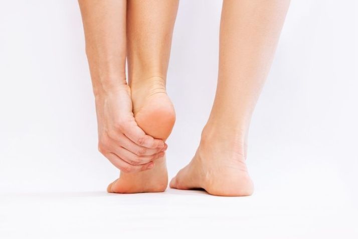 Sintomas da fascite plantar / Imagem: Shutterstock