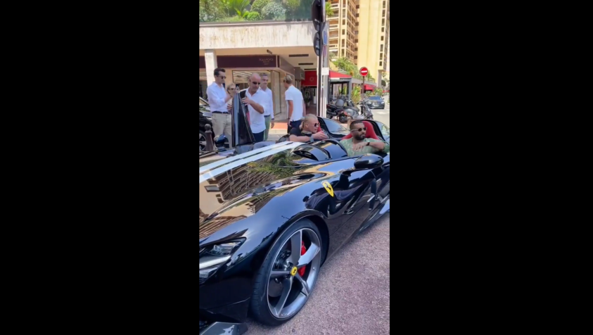 Haaland na Ferrari Monza SP2 • Reprodução/Twitter @mcfc_lads