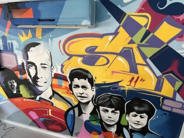 Grafite mostra Cuta como parte da família