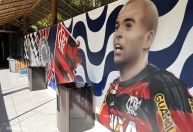 Mansão de Emerson Sheik em Mangaratiba-RJ tem heliponto, píer particular e macaca Cuta; veja fotos