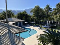 Área externa com piscina