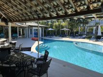 Área externa com piscina