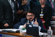 Moraes manda bloquear rede social e R$ 50 milhões do senador Marcos Do Val