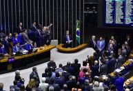 Desmembramento da PEC acende sinal de alerta para mercado, diz especialista