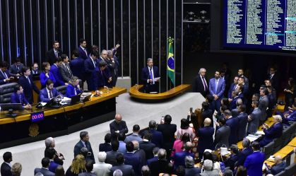 Câmara aprova texto da reforma tributária em 2º turno, mudança no Turismo e mais de 7 de julho