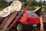 Com ventos de mais de 120 km/h, ciclone afeta RS e SC, deixa morto e mais de 250 mil sem energia elétrica