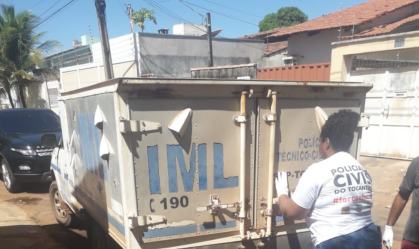 Carro do IML transporta corpo de Dad Charada após velório em TO