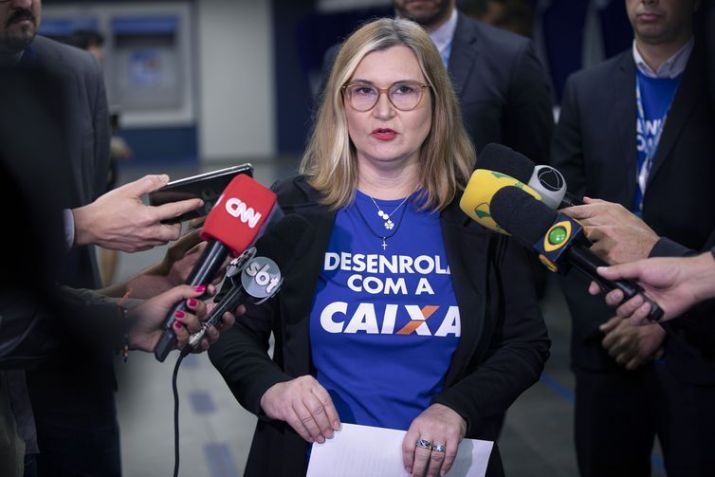 Presidente da Caixa, Rita Serrano fala com jornalistas sobre o Desenrola Brasil / Joédson Alves/Agência Brasil