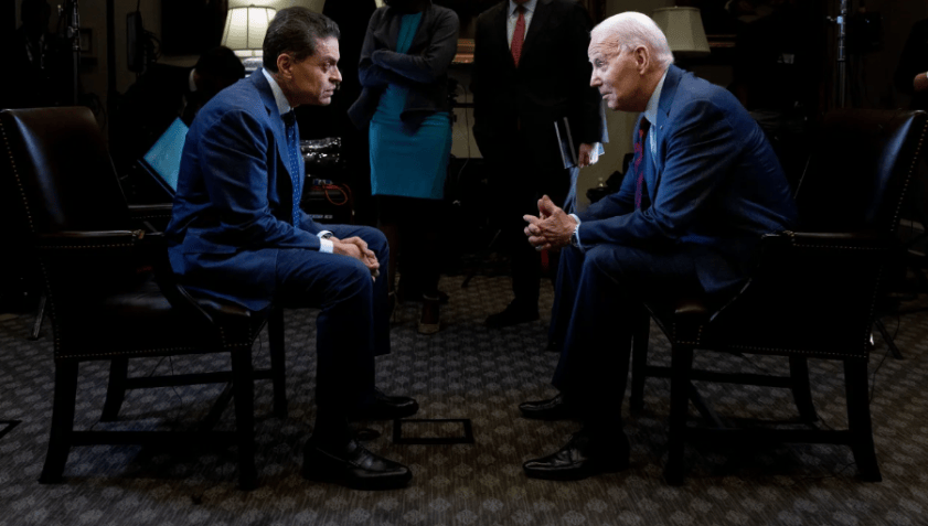 O presidente Joe Biden fala com Fareed Zakaria, da CNN, durante uma entrevista televisionada dentro da Sala Roosevelt na Casa Branca em Washington, na sexta-feira, 7 de julho de 2023. / Tom Brenner para CNN