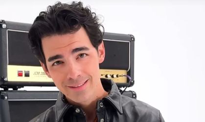 Cantor Joe Jonas revela que teve de deixar show após defecar nas calças; entenda