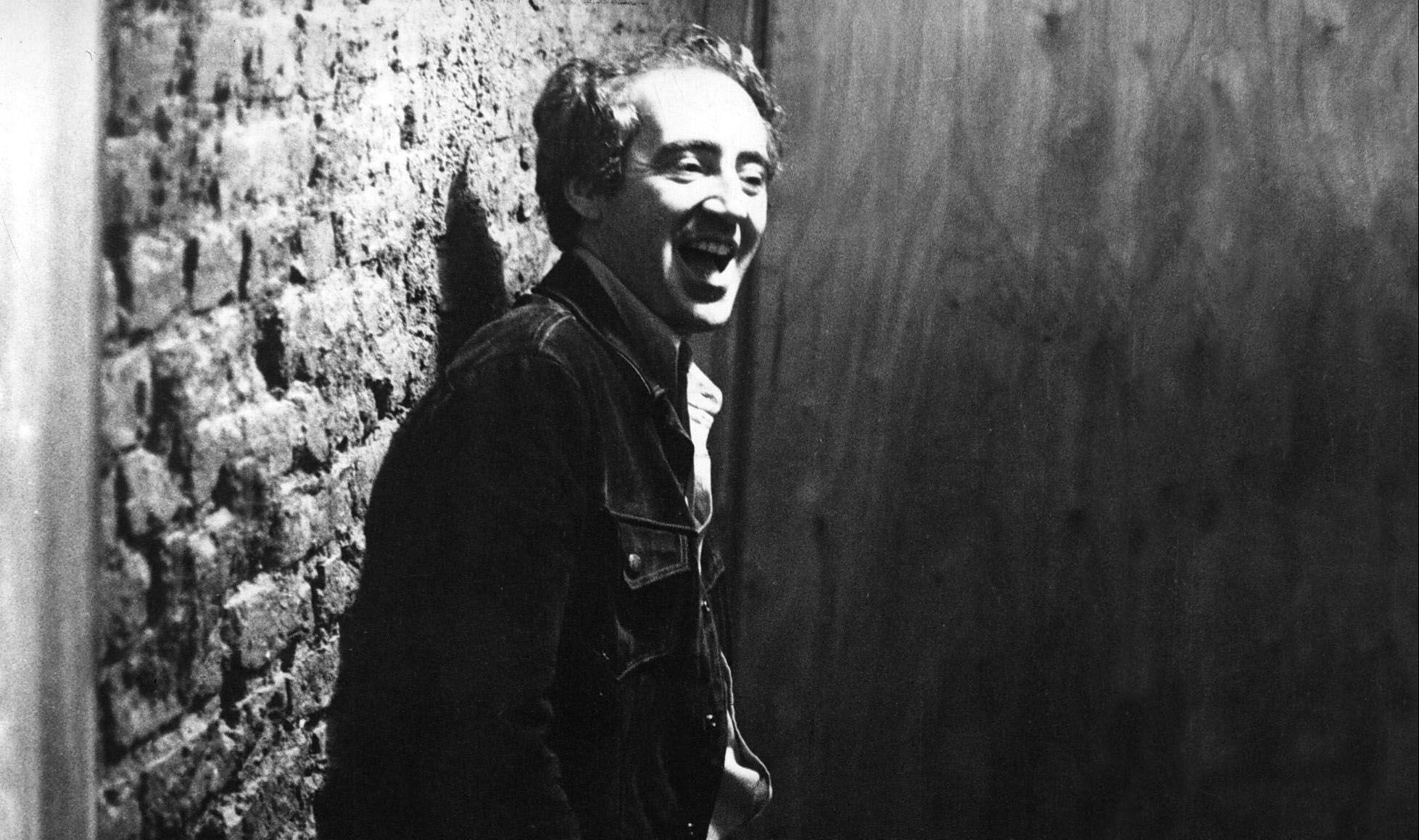 O diretor de teatro José Celso Martinez Correia, ou Zé Celso, sorri em teatro da capital paulista. / ESTADÃO CONTEÚDO