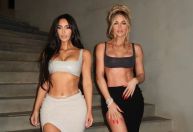Irmãs Khloé e Kim rebatem teoria viral da “Maldição das Kardashians”: “É sexista”